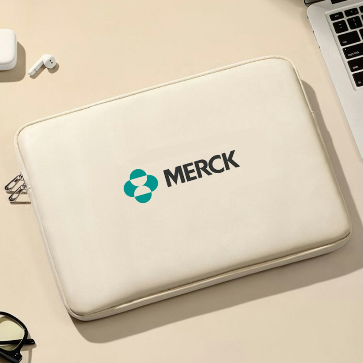 13/15 Inch Pastel Laptop Bag - in logo